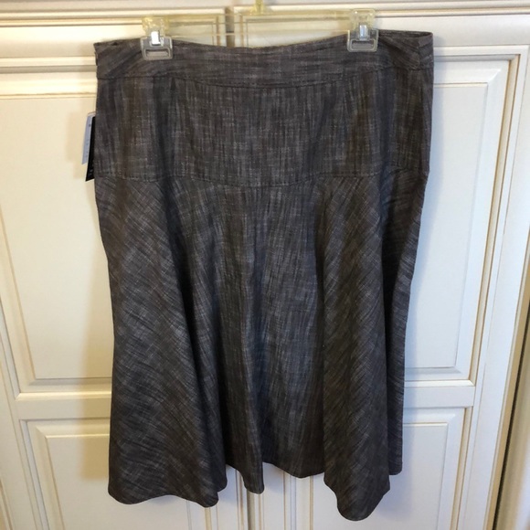 NWT Larry Levine Skirt - Picture 4 of 4